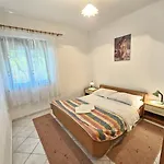 Marina 2 Nv - With Terrace, Grill, Pool