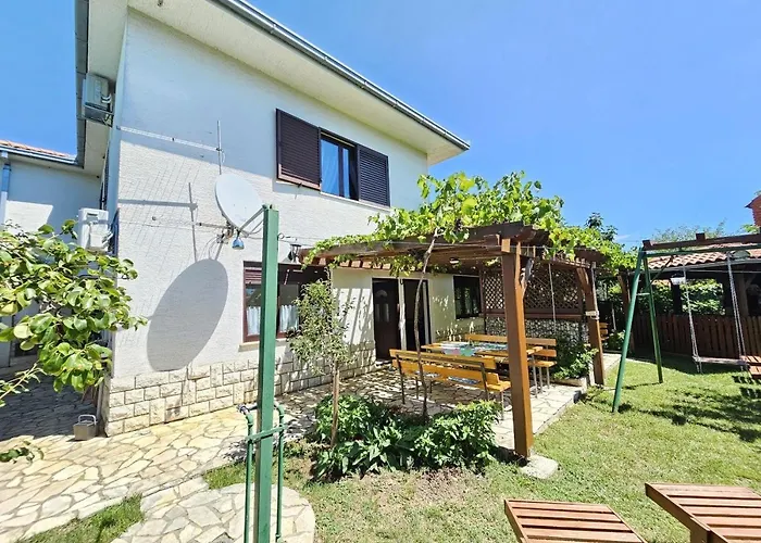 Marina 2 Nv - With Terrace, Grill, Pool